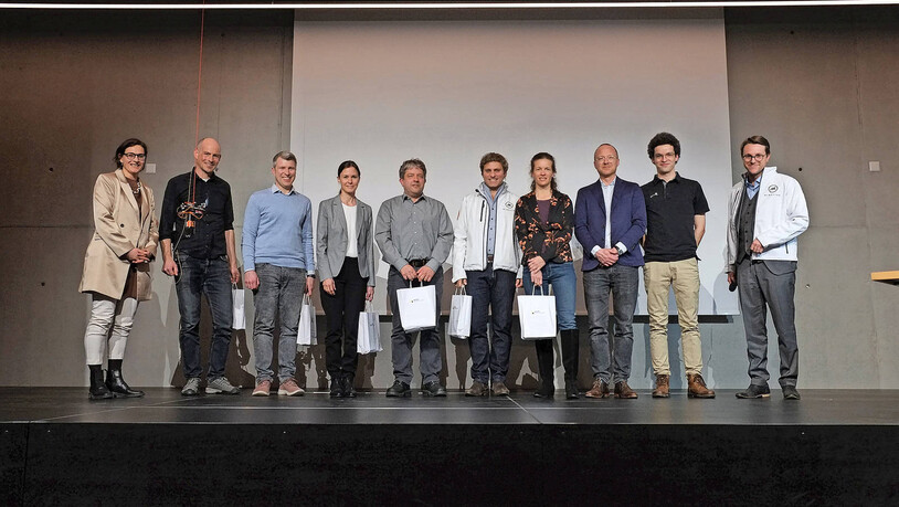 Organisatoren und Referenten des Abends (v.l.): Valérie Favre Accola, Andreas Bitzer, Alex Ilic, Melanie Zeilinger, Heiko Rölke, Pascal Kaufmann, Katja Bärenfaller, Stefan Papst, Adrian Hoffmann und Philipp Wilhelm. 