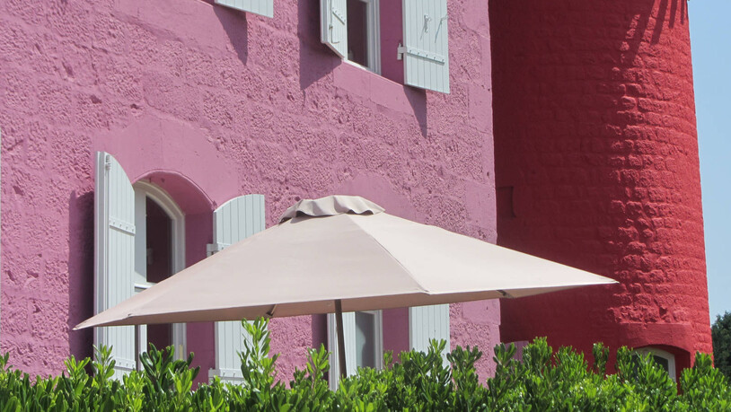 Der Sonnenschirm steht: Auch in eurem Garten solltet ihr die Sonne nicht unterschätzen.