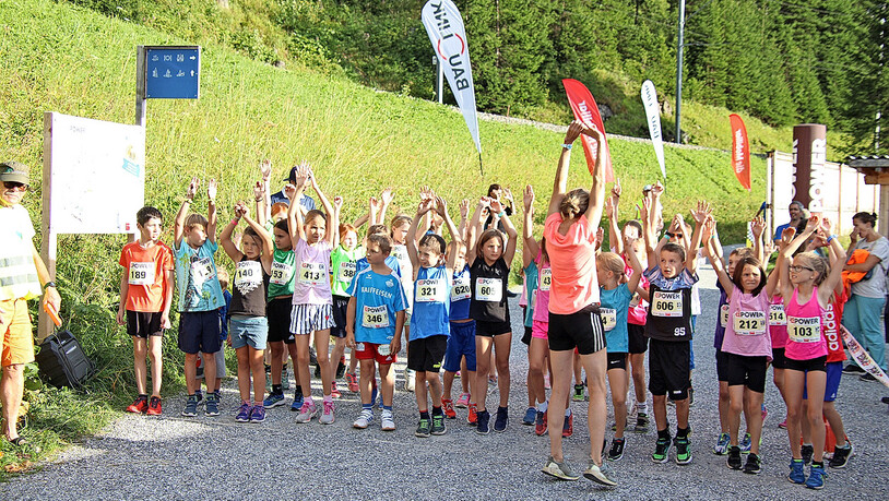 Aufwärmen der kleinsten Teilnehmenden.