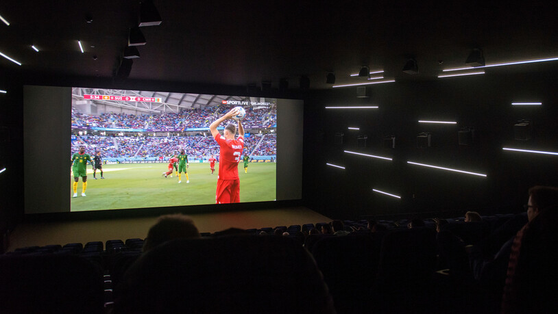 Fussballweltmeisterschaft in Katar: Das Blue Cinema Chur veranstaltet zu den Spielen der Schweizer Nationalmannschaft ein Public Viewing. Im Dezember spielt das Team das letzte Gruppenspiel gegen Serbien und verliert im Achtelfinal gegen Portugal.
