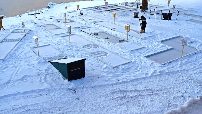 Die Bahnen werden jeden Morgen für den Spielbetrieb bereit gemacht.  