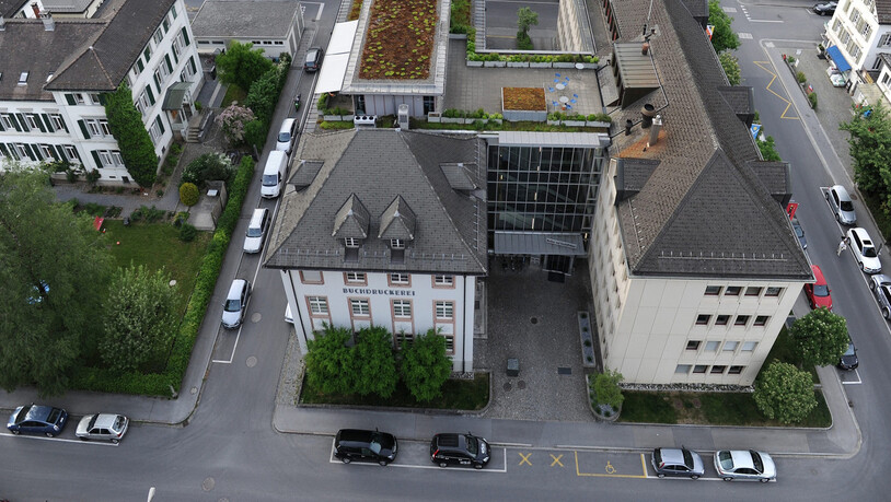 Der Sitz der Glarnersach: Das einstige Medien- und Geschäftshaus in Glarus wird derzeit umfassend saniert.