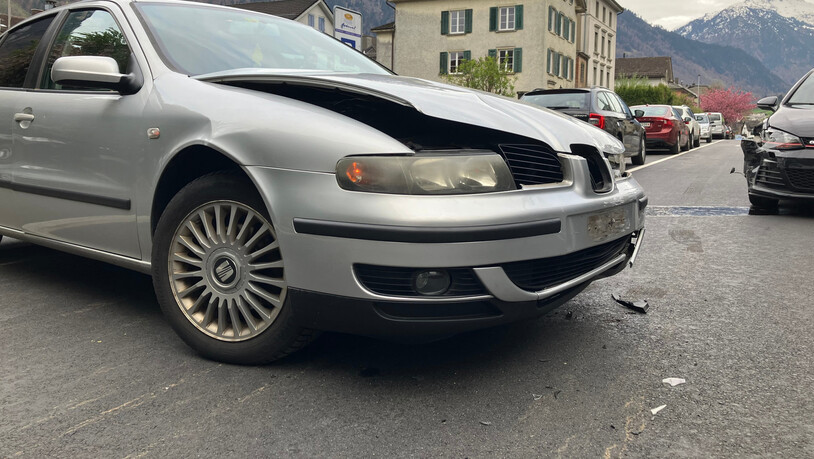 Kollision mit Blechschaden: Beim Unfall in Glarus wird am Mittwochabend niemand verletzt.