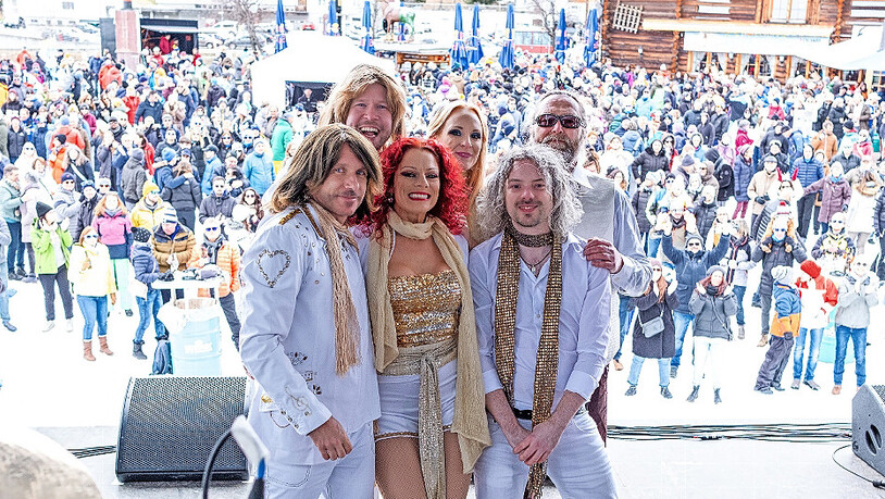 ABBA performed by ABBA Chique spielten das Festival-Abschiedskonzert beim Bolgen Plaza.