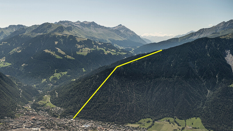 Ohne Umsteigen bis ganz nach oben: Die neue Linienführung führt von Chur via Fülian auf Brambrüesch. Links neben der gelben Linie sieht man die heutige Mittelstation Känzeli.