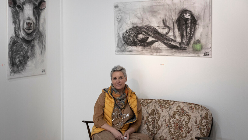 Die Galerie steht für ihre Feminität: Joana Dürigs erste Ausstellung in Glarus steht unter dem Motto «Der Atem des Universums in den Farben des Lebens».