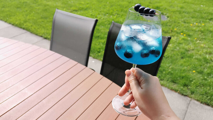 Mocktail einfach gemacht: Der «Blue Lagoon» ist schnell hergestellt und überzeugt mit einem erfrischenden Geschmack.