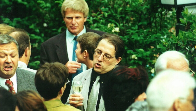 Als Ratsschreiber wird Hansjörg Dürst zu so manchen Apéros eingeladen – wie hier im August 2000.
