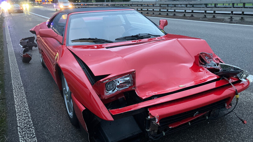Dreht sich um die eigene Achse: Beim Unfall auf der Autobahn in Niederurnen wird niemand verletzt.