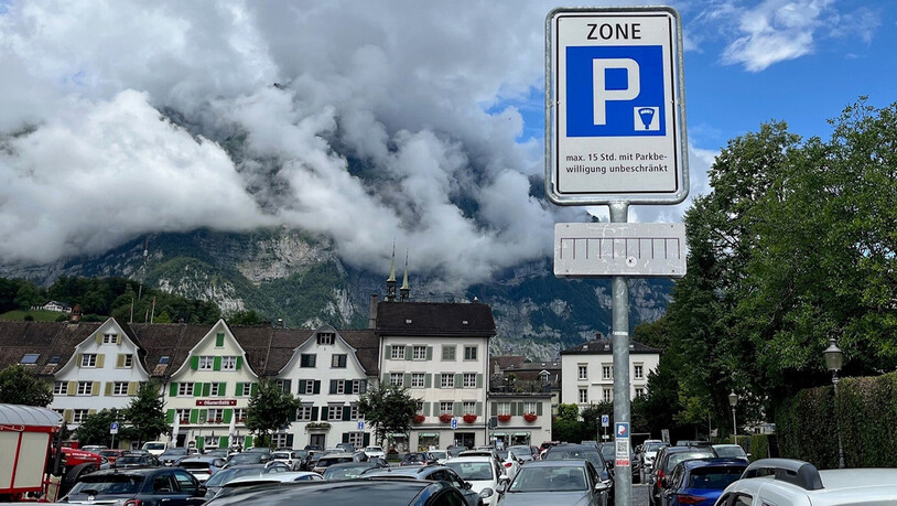 Auf dem Zaunplatz in Glarus können vom 15. bis 28.  August keine Fahrzeuge abgestellt werden.