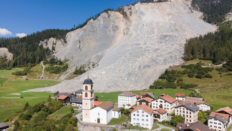 Felsrutsch: Das Panorama sieht zwar ruhig aus, dennoch bewegen sich das Dorf und die Gesteinsmassen immer wieder.