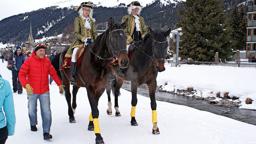 Der Tross wird auch diesmal von zwei «Fürriiterinnen» angeführt.