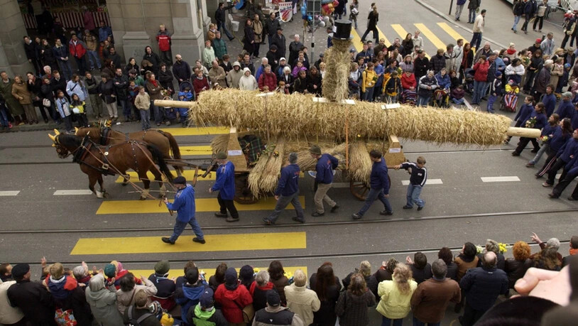 Hom Strom vom Gastkanton Graubünden am Gastkanton Zürcher Sechseläuten 2004.