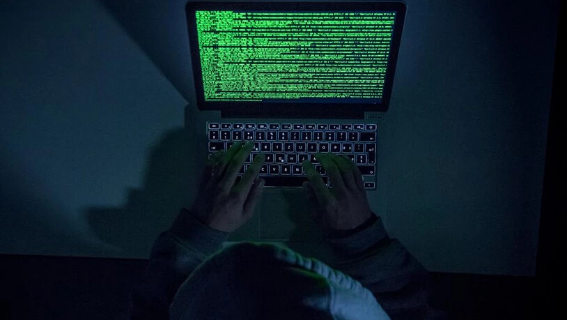 Computer Laptop Apple Cybercrime