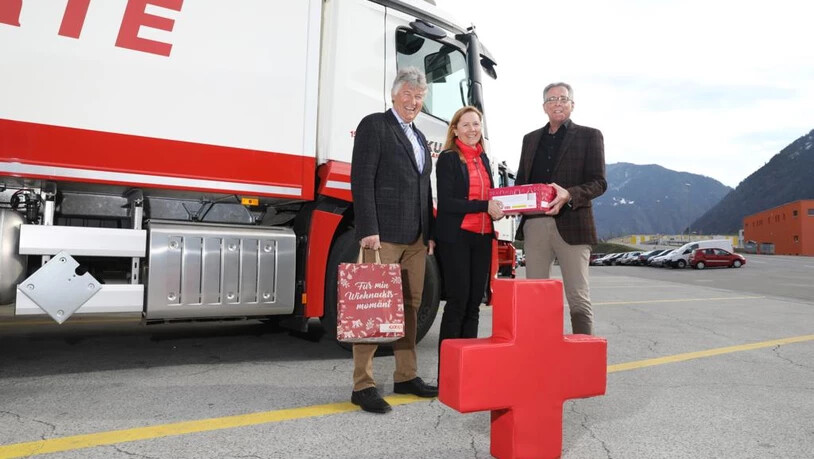 Hans Geisseler Präsident Denise Ryffel Geschäftsführerin SRK Roland Jäggi Gebr Kuoni 2x Weihnachten