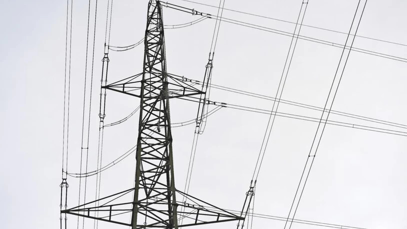 Strom Strommast Elektrizität Soolsteg Leitung Mast