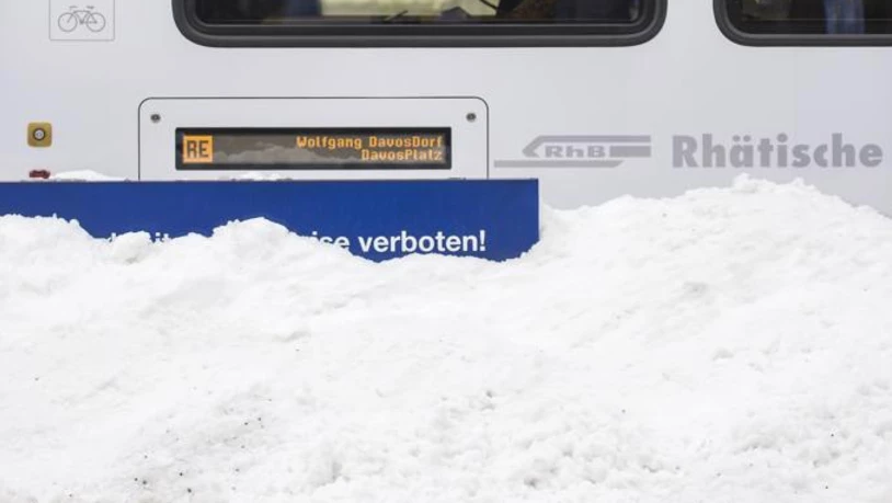 Rhätische Bahn Schnee räumen Gleis RhB WEF 2018