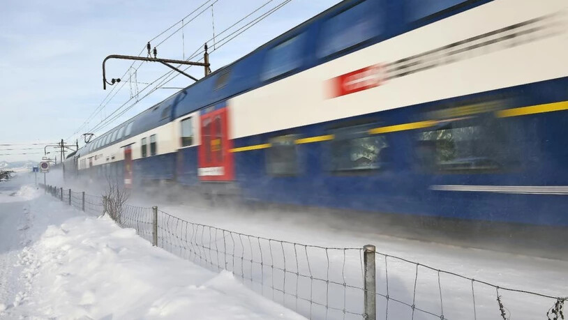 Zug ÖV öffentlicher Verkehr Bahn