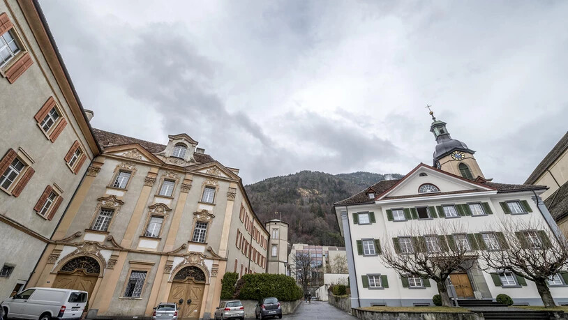 Laut dem «Tages-Anzeiger» treffen sich am Montagmorgen die 22 Domherren in Chur.