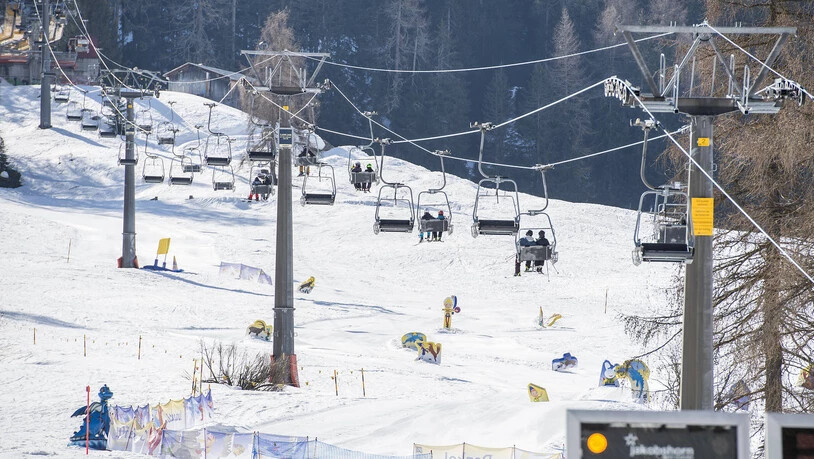 Sessellift Carjöler Bolgen Areal Lift Sessel Skifahren Winter Wintersportler Davos Platz