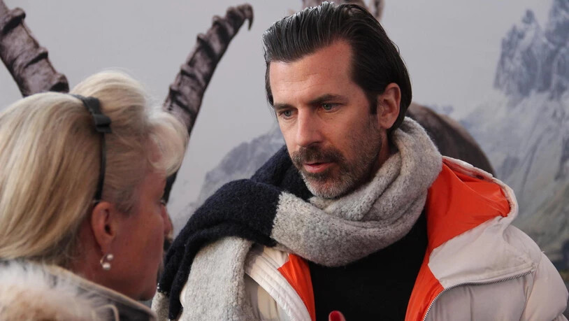 Andreas Caminada im Gespräch mit Regierungsrätin Barbara Janom Steiner. Bild Nadia Kohler