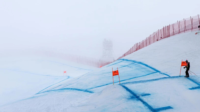 Unten Sonne, oben Nebel: Die WM-Abfahrt ist abgesagt. Bild Keystone