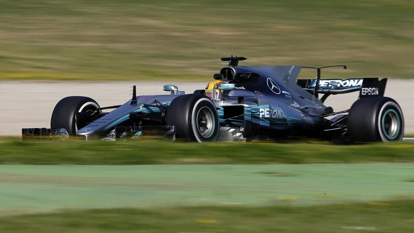 Lewis Hamilton war am ersten Formel-1-Testtag des Jahres in seinem Mercedes der überlegene Fahrer