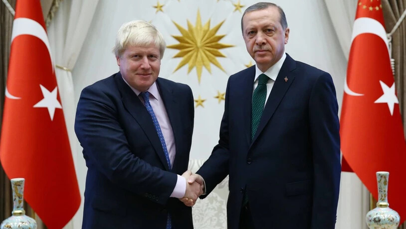 Der britische Aussenminister Boris Johnson (l) bei seinem Treffen mit dem türkischen Präsidenten Recep Tayyip Erdogan im vergangenen September (Archiv)