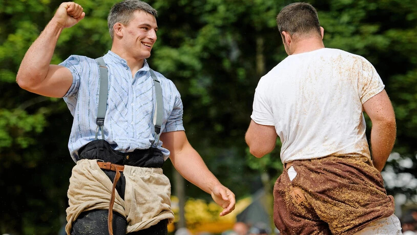 Samuel Giger ballt nach seinem Sieg im Schlussgang gegen Tobias Krähenbühl die Faust.
