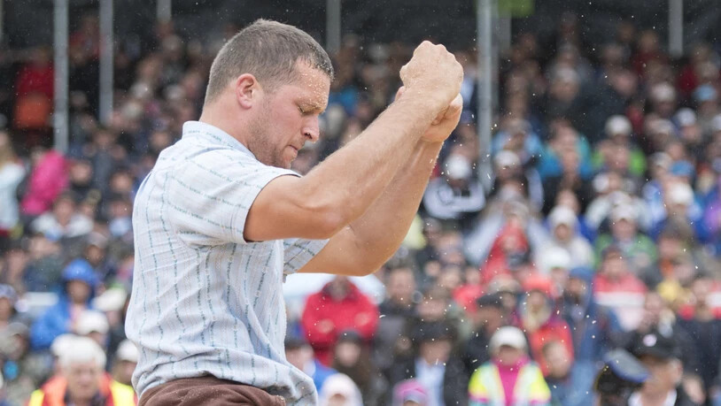 Marcel Mathis freut sich über seinen grössten Sieg