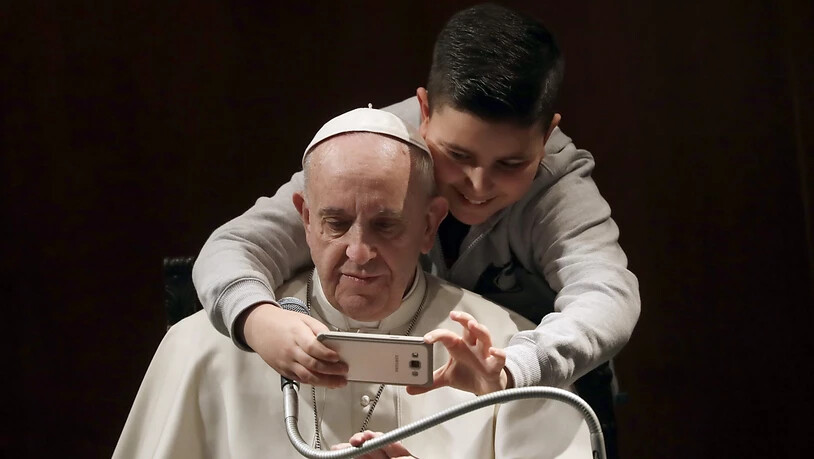 Der Papst will wissen, was die Jugend bewegt - und startet darum eine Online-Umfrage. (Archivbild)