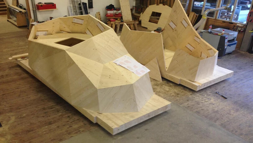 Noch am Dienstag müssen seine Einzelteile umgelagert werden.