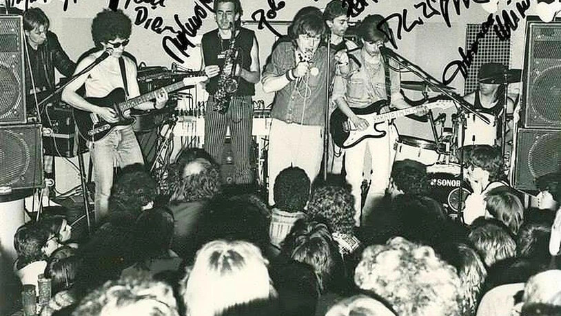 Erinnerungen an 1986: Polo spielt mit der Schmetterband auf Einladung von Jonny Tinner zwei Mal im ausverkauften «City Chäller».
