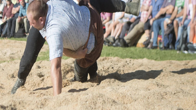 Armon Orlik (oben) ist am Brünig bei den Leuten.