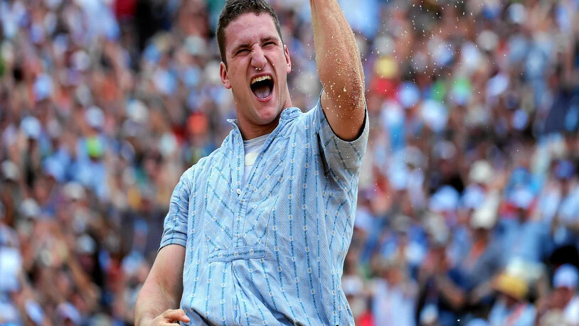 Armon Orlik bejubelt seinen Sieg gegen Kilian Wenger.