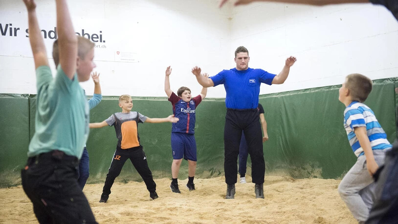 Richtiges Aufwärmen ist essentiell – der Profi zeigt wie es geht.