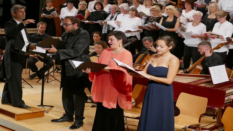 Höhepunkt der Singwoche: Kurt Müller Klusmann bringt Solisten, Chor und Orchester im Schlusskonzert zusammen.