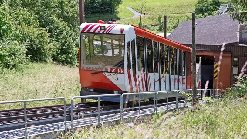 Nachher: die Braunwaldbahn in den ÖV-Farben. 