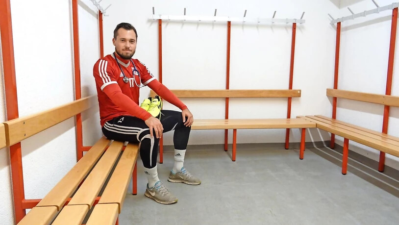 «Ich bin stolz darauf, was ich mache»: Aus dem zukünftigen Doktor Widmer wird in seiner Freizeit jeweils der Fussballer Patrick.