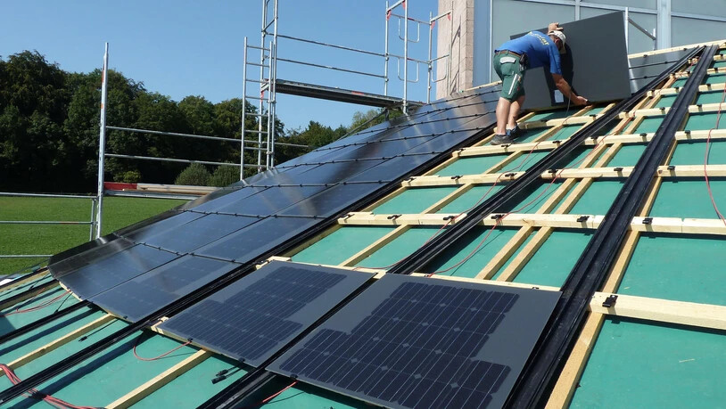 Beim Installieren der Solaranlage stellte die Form des Dachs eine Herausforderung dar.