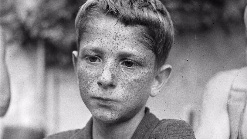 Knabe aus einem Erziehungsheim im Jahr 1944.