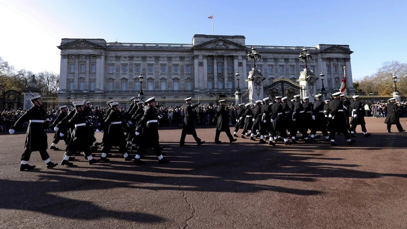 Die Marine-Soldaten vor dem Buckhingham-Palast in London