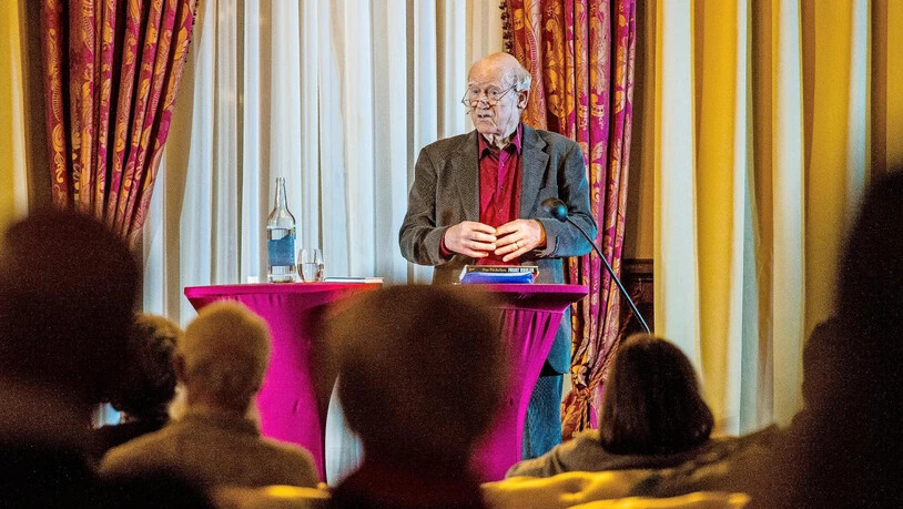 Spannender Erzähler: Franz Hohler begibt sich in seinem neusten Roman auf die Spuren des ältesten Buches deutscher Sprache, das bis heute verschollen ist.Bild Rolf Canal