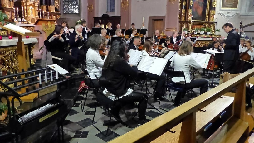 Hörgenuss: Der Orchesterverein Benken erfüllt die Kirche in Gommiswald mit Klängen, die unter die Haut gehen. 