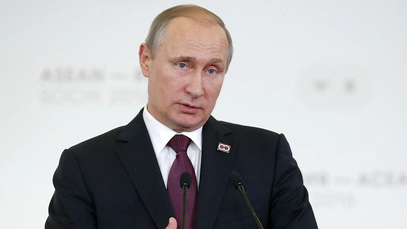 Wladimir Putin freut sich auf die WM-Auslosung in Moskau