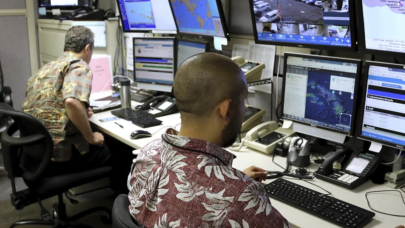 Ein Kommando-Zentrum in Honolulu überwacht den Sirenentest am Freitag.