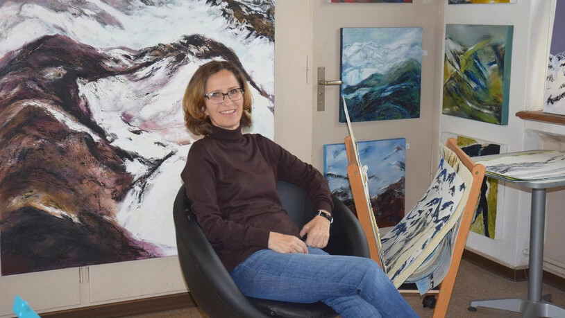 Berge im Mittelpunkt: In ihrem Atelier formt Doris Fedrizzi ihre Eindrücke zu Bildern.