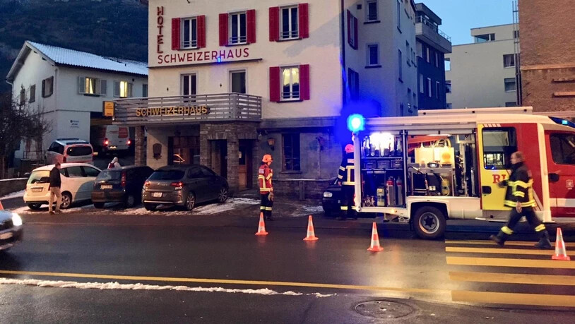 Am Donnerstagabend rückte die Feuerwehr Chur zum wiederholten Mal zum ehemaligen Hotel «Schweizerhaus» aus.