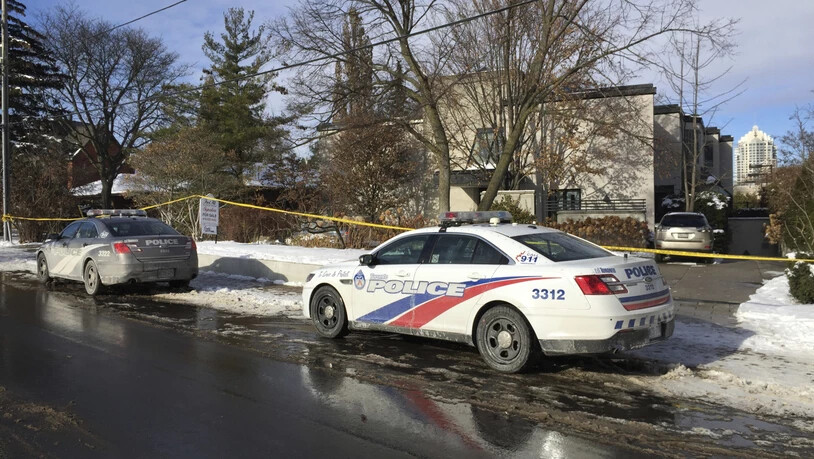 Nach dem Fund der Leichen des kanadischen Milliardärs Barry Sherman und seiner Ehefrau Honey teilte die Polizei mit, dass die beiden Personen durch Strangulation starben.