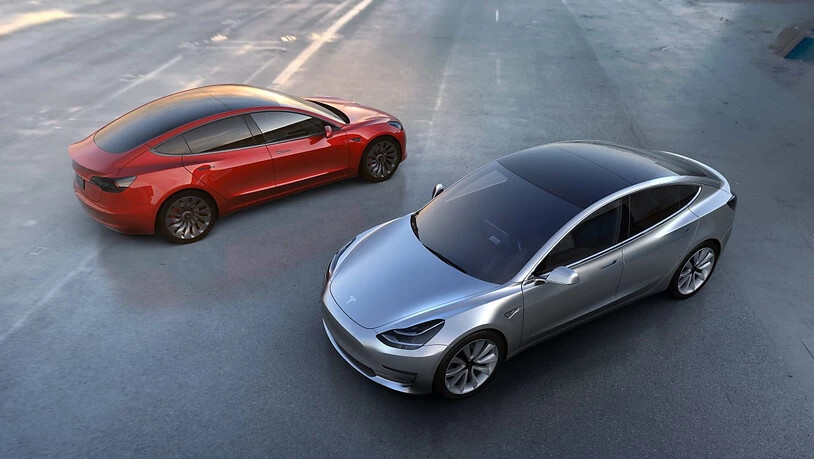 Der Elektroautobauer Tesla kommt mit seinem Hoffnungsträger Model 3 weiterhin nicht wie erhofft voran. (Archivbild)
